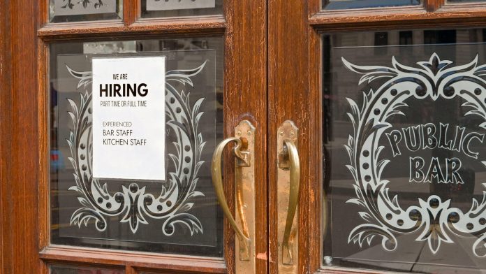 Pubs, hotels and restaurants have record 176,000 job vacancies after worrying surge in last 3 months
