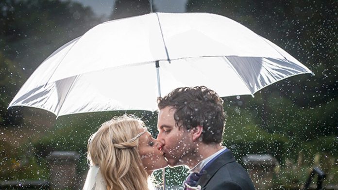 How Can a Monsoon Wedding Be Planned in All It's Aesthetic?
