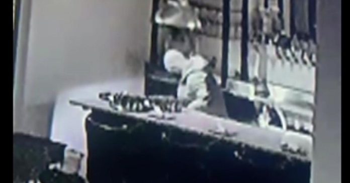 Local restaurants support their competitors after burglars hit southwest Minneapolis eateries
